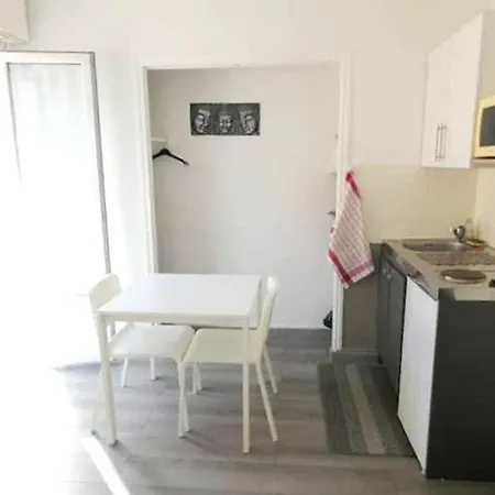 A Cote De La Mer, Climatise Bed and Breakfast